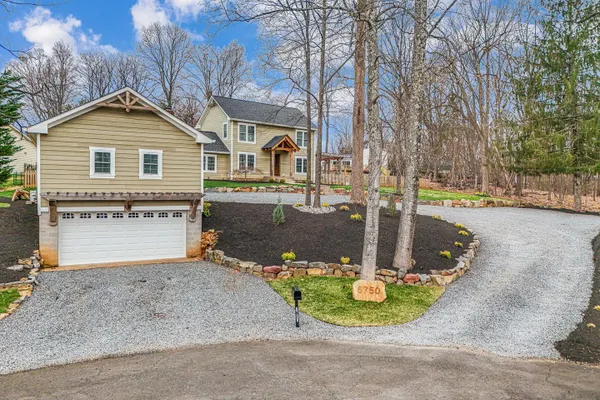 6750 STONEHURST CT