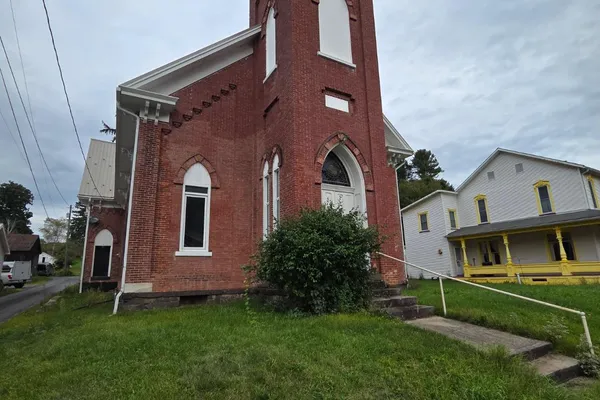 498 MAIN ST