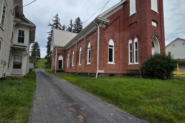 498 MAIN ST