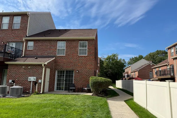 1567 JOHN ADAMS CT