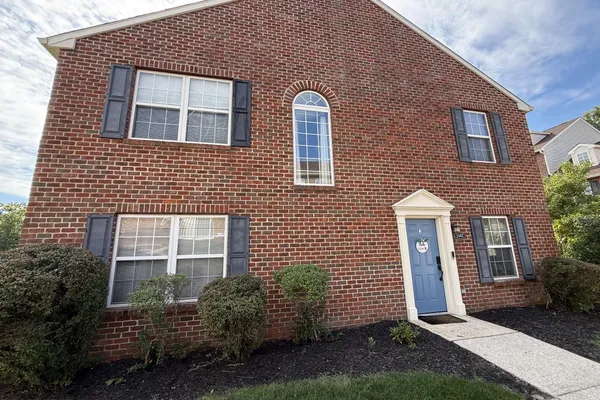 1567 JOHN ADAMS CT