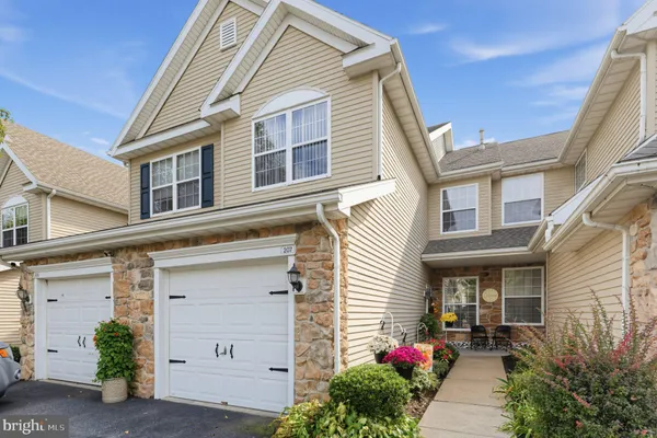207 LAUREL CT