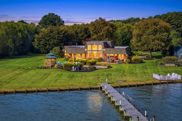 104 MARINERS CIR