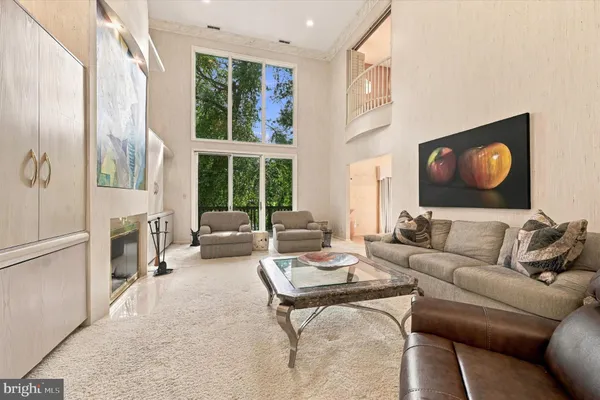 519 LINDY LN