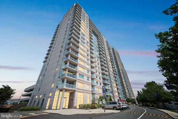901 N PENN ST F1105