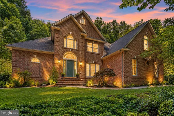 661 HUNTERS LN