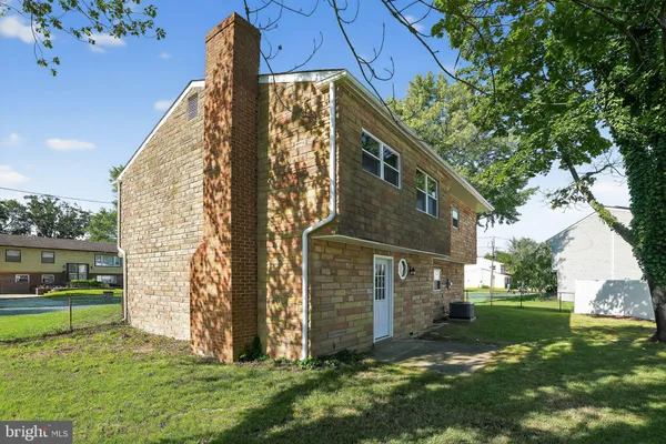 401 LAWNTON AVE