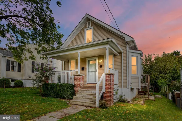 27 W DELAWARE AVE
