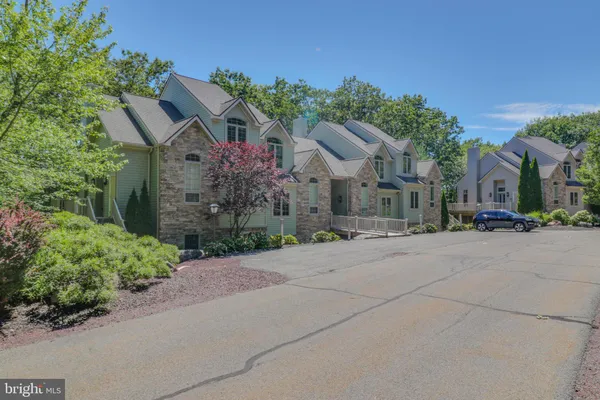 46 MOUNTAINWOODS DR