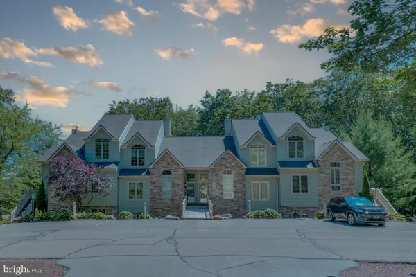 46 MOUNTAINWOODS DR