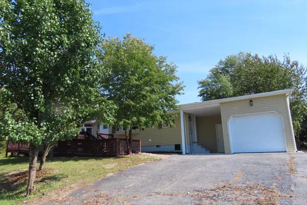 100 E HOLLY DR