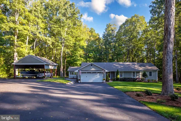 208 OAKWOOD DR