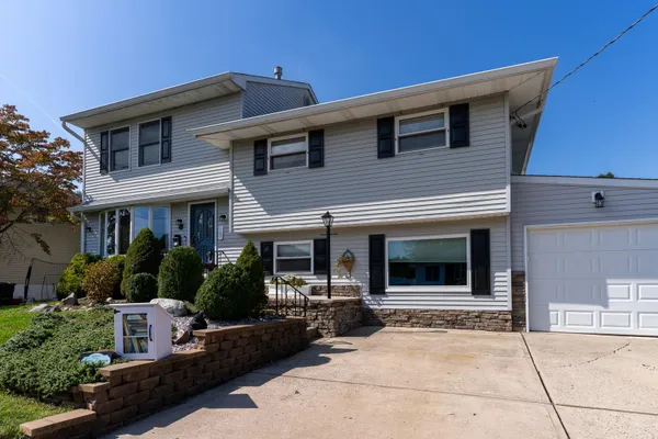 19 DUNCAN DR