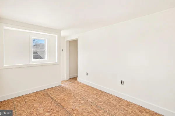 122 N HIGH ST