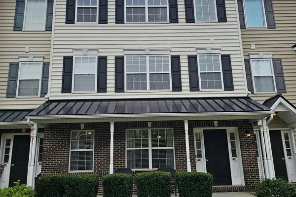 40 N SCHOOL LN
