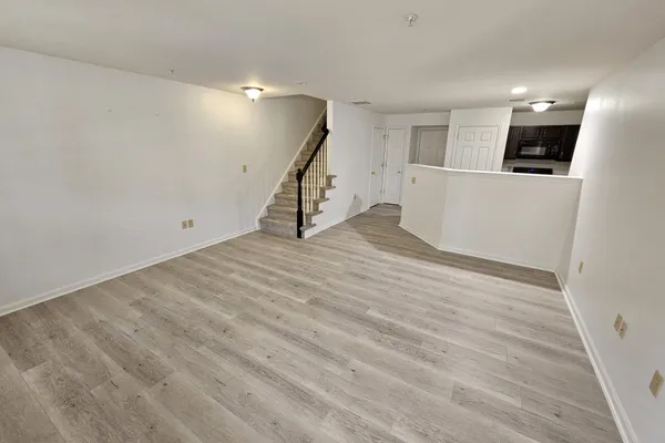 40 N SCHOOL LN