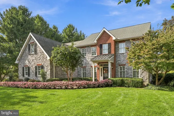 373 N FARM DR