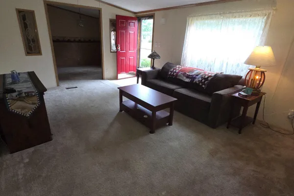 217 W HOLLY DR