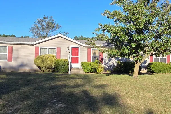 217 W HOLLY DR