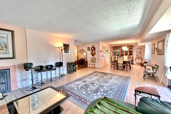 9 SUNTOP CT 201