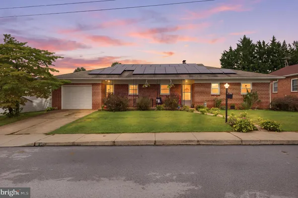 212 GROSS AVE