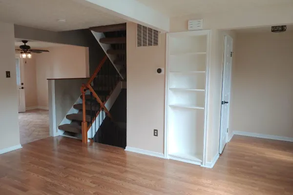 152 LAUREL WOODS CT