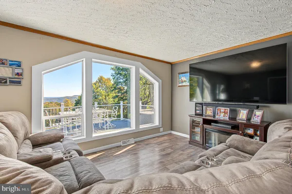 111 HIGH VIEW RD