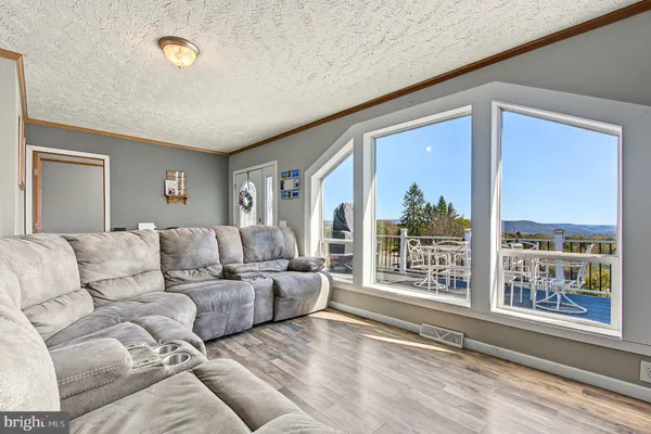 111 HIGH VIEW RD