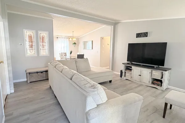 59 MEADOWVIEW DR