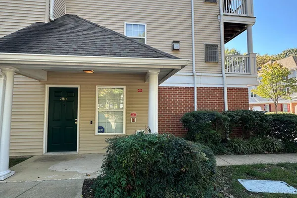 5816 WYNDHAM CIR 201