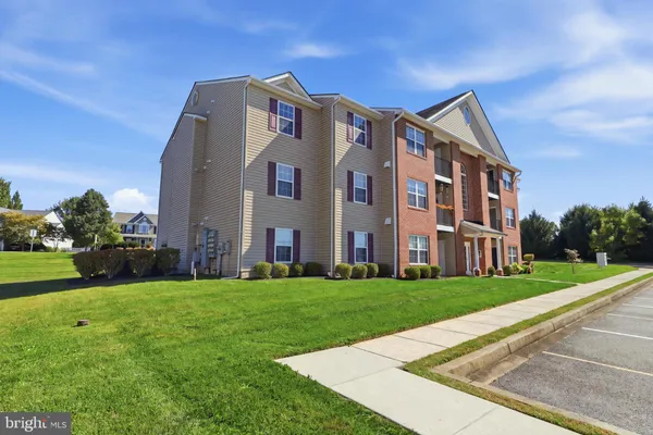 800 WEMBLEY DR 2D