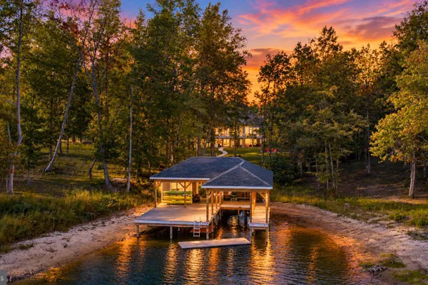 80 FAIRVIEW DR