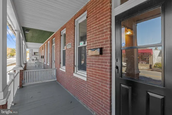 98 W MAIN ST