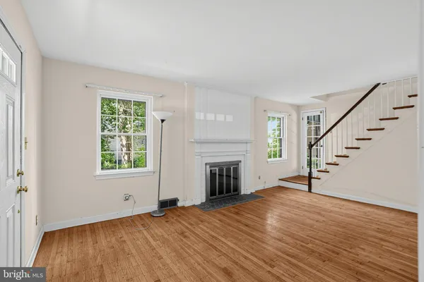 807 WOODSDALE RD