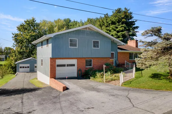 245 HOPEWELL AVE