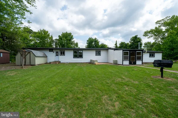 5904 CLOVERLEAF DR