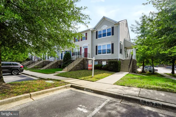 8635 WILLOW LEAF LN