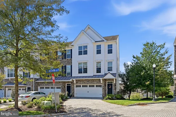 121 CORVUS CIR