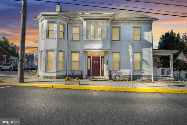 102 MAIN ST