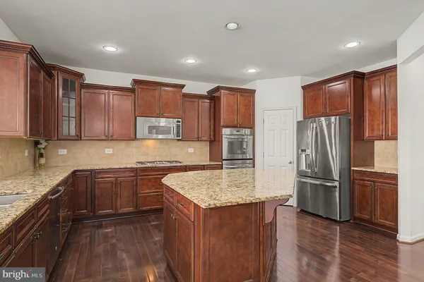 15198 JENNERETTE LN