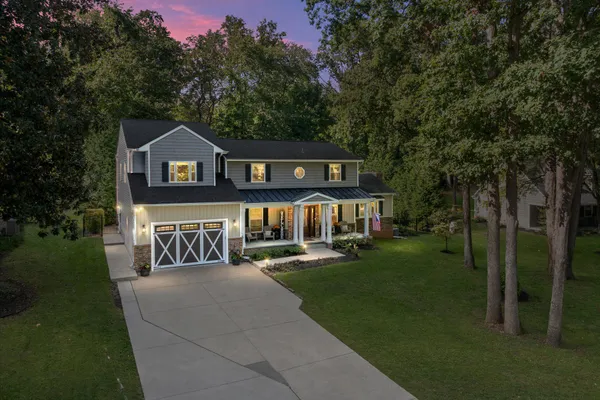 1138 VALLEY DR