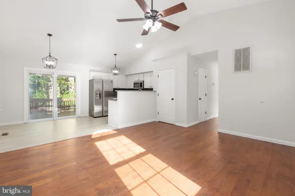 1087 GARNER DR