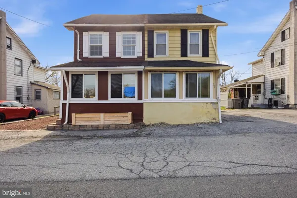 23 SEYFERT DR