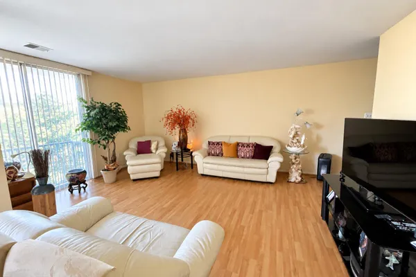 10200 PRINCE PL 206