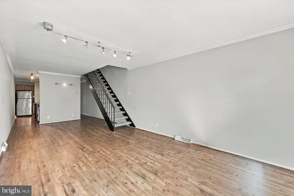 668 SUMMIT HOUSE 668