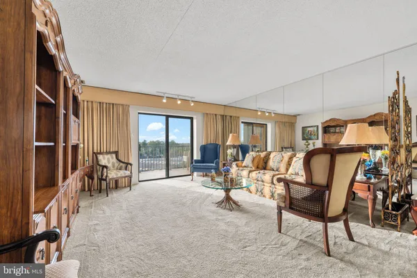 10611 VALLEY FORGE CIR 611