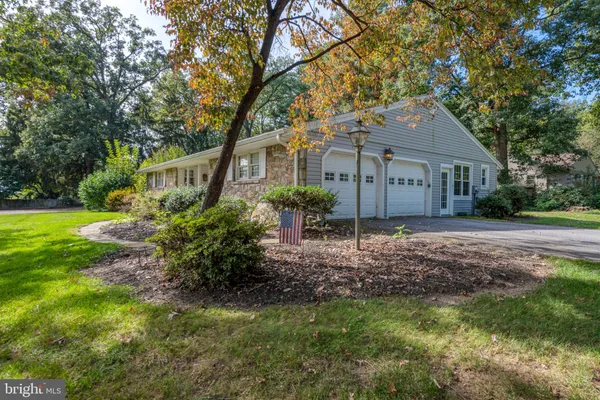 2 HIAWATHA DR