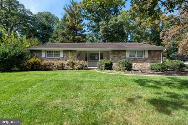2 HIAWATHA DR