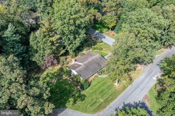 2 HIAWATHA DR