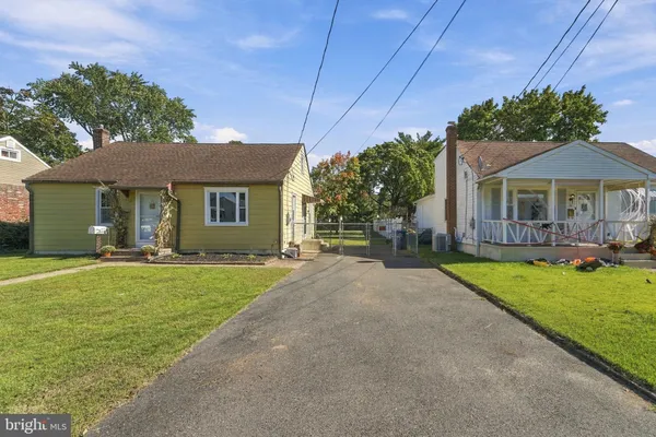 8 PANCOAST BLVD